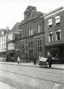 400116 Gezicht op de voorgevel van de voormalige Grote Vleeshal (Voorstraat 19) te Utrecht.